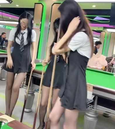 浙江杭州，一男子私信一名美女，表示想摸她的美腿，还问她：“嫁不嫁？我看上你了，”
