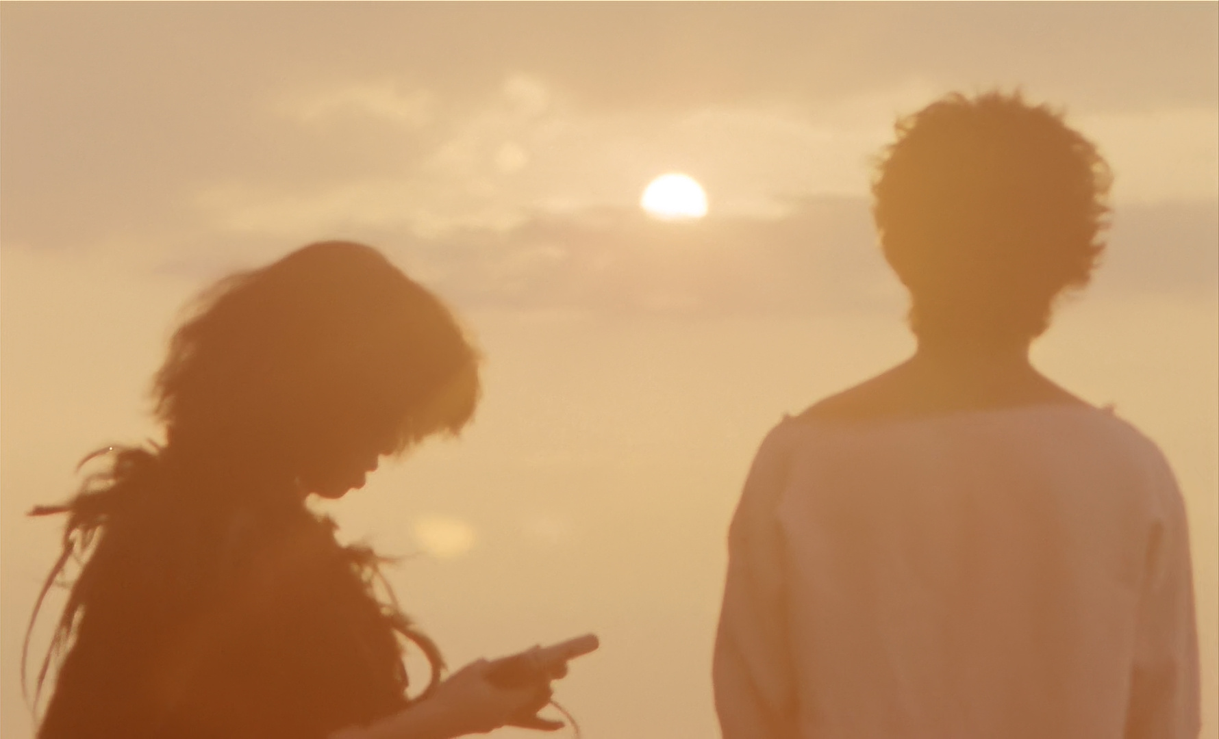 “生命不太真实，到处都是声音，是诉说、愤恨、不满、疲乏与虚伪。” 