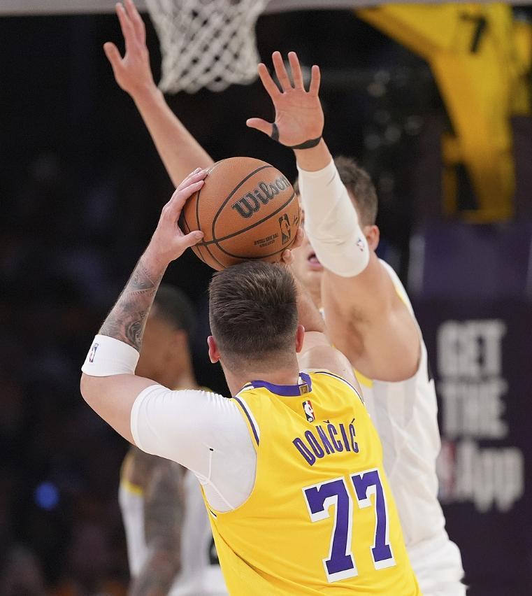 据NBA记者Iztok Franko报道，湖人当家球星卢卡·东契奇曾大力推动湖人