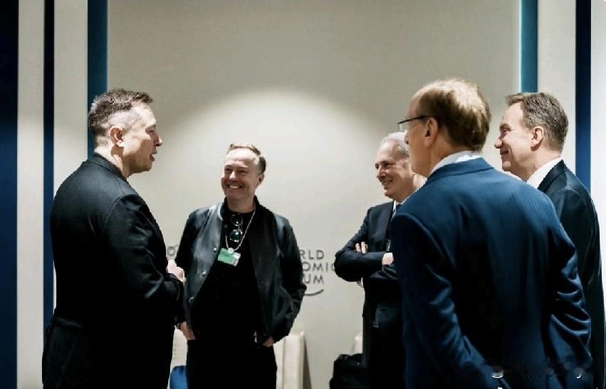 Musk在达沃斯论坛：一年之内开始向大众卖机器人，两年之内AI智慧超过人类总和，