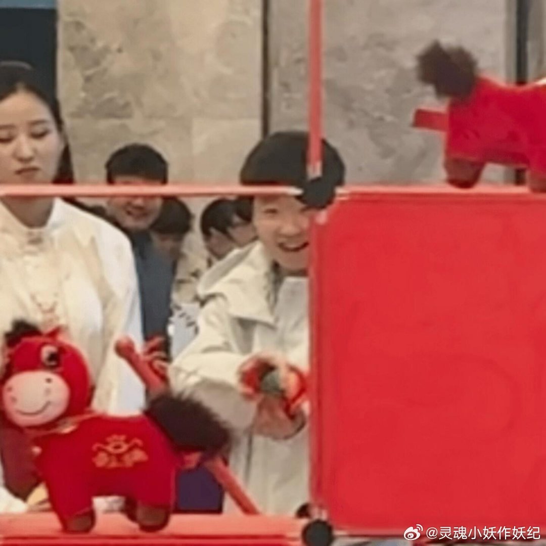孙颖莎拿下小马玩偶乐坏了莎莎想要莎莎得到，好想要莎莎同款啊 