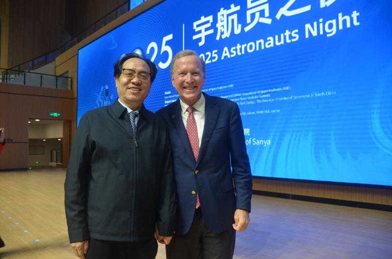 美国前总统乔治·布什之子尼尔·布尔日前在三亚“2025宇航员之夜”表示，世界尽管