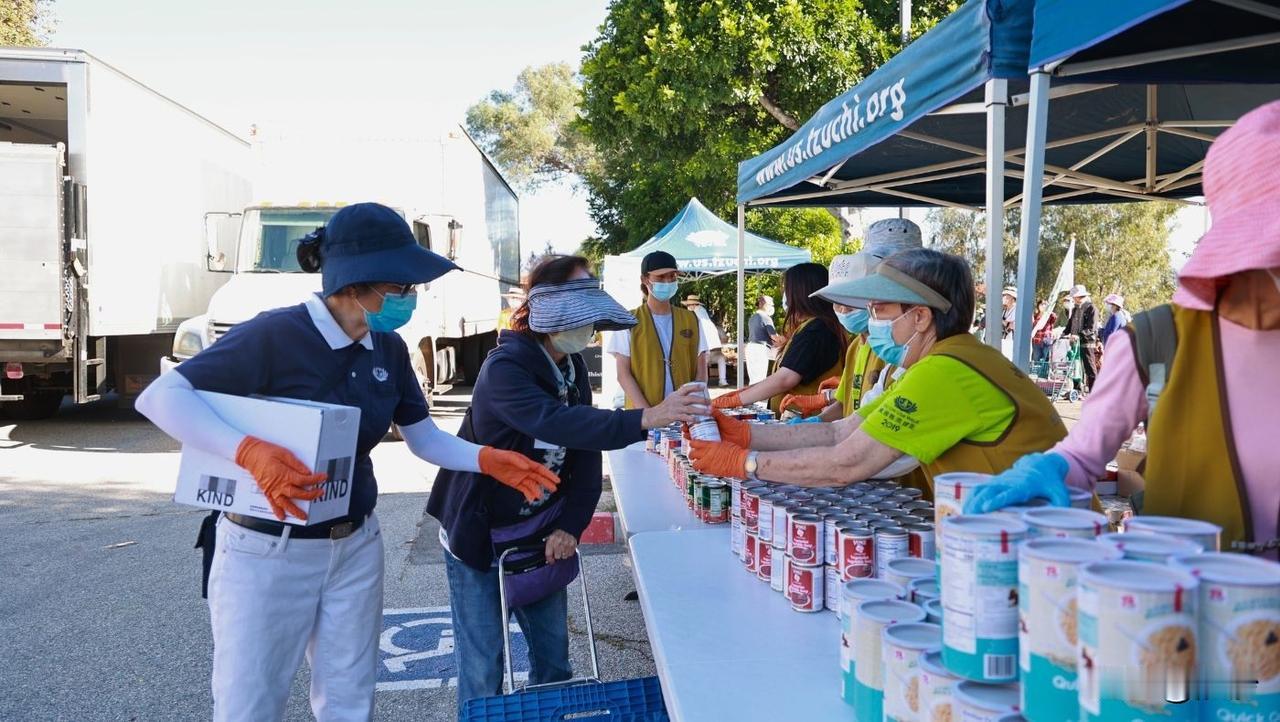 讲师为什么总能在美国要到饭？美国对于穷人的免费食品援助制度。
美国会饿死人吗？是