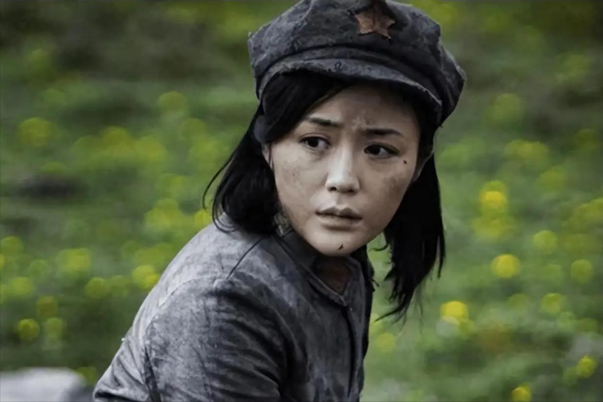 红二十五军长征时，队伍里跟着七位女红军。她们是周少兰、戴觉敏等，都在医院做护理工