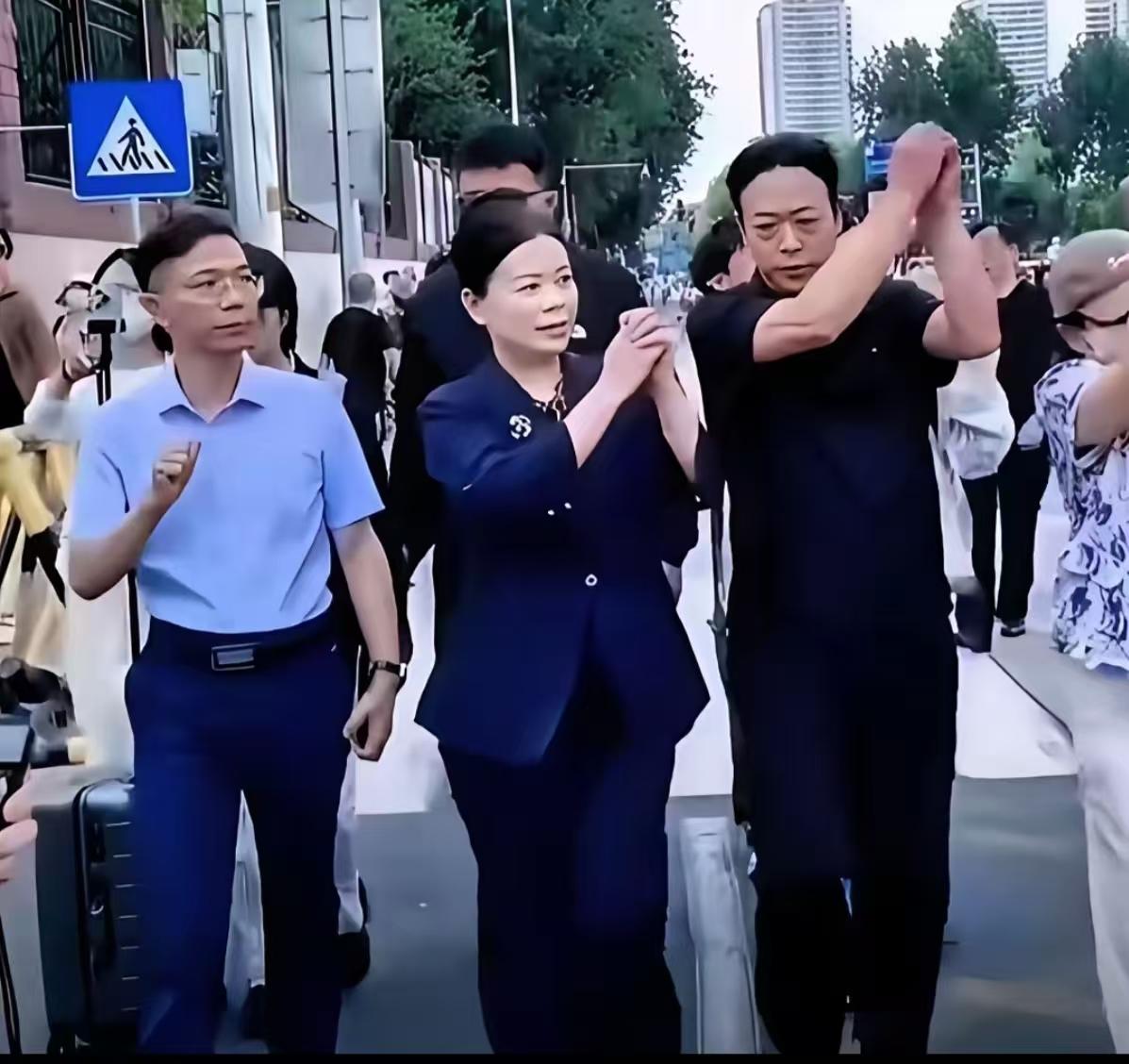 家人们姐姐们，昨天知道三拒绝出结果了，我彻夜难眠，心疼许敏姚爸四宝大姐，姗姗今天