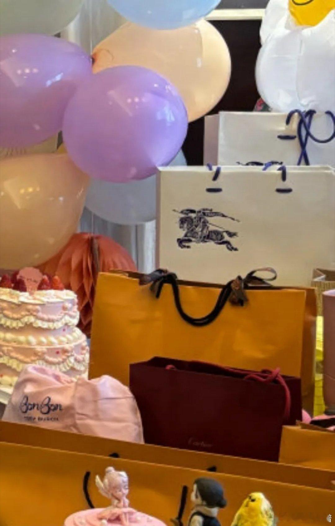 张婧仪26岁生日，粉丝居然还送了这么多高奢品牌礼品！ ​​​