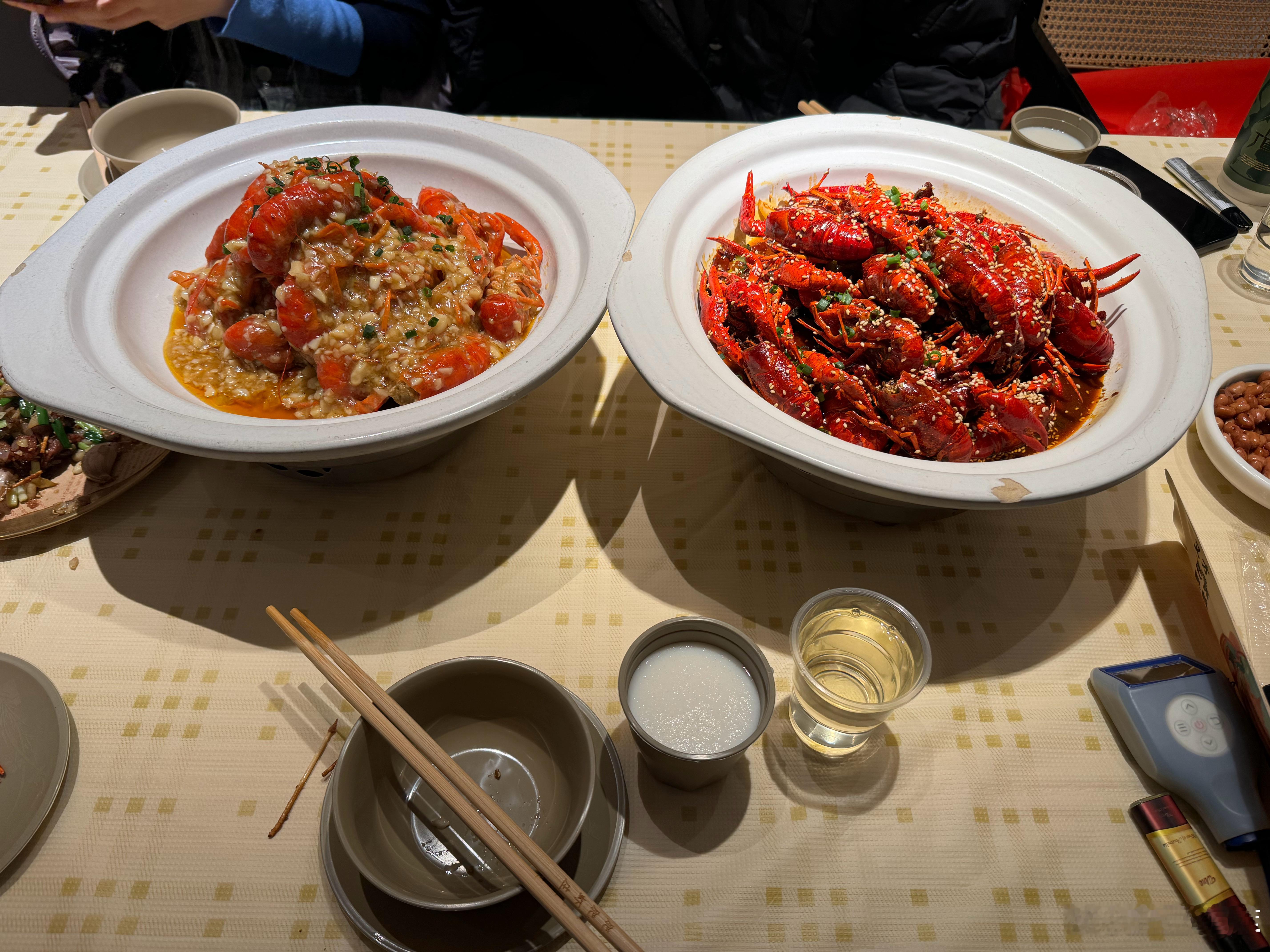 请大哥吃一顿🤓一台红色Model3喝点酒 等下好砍价 