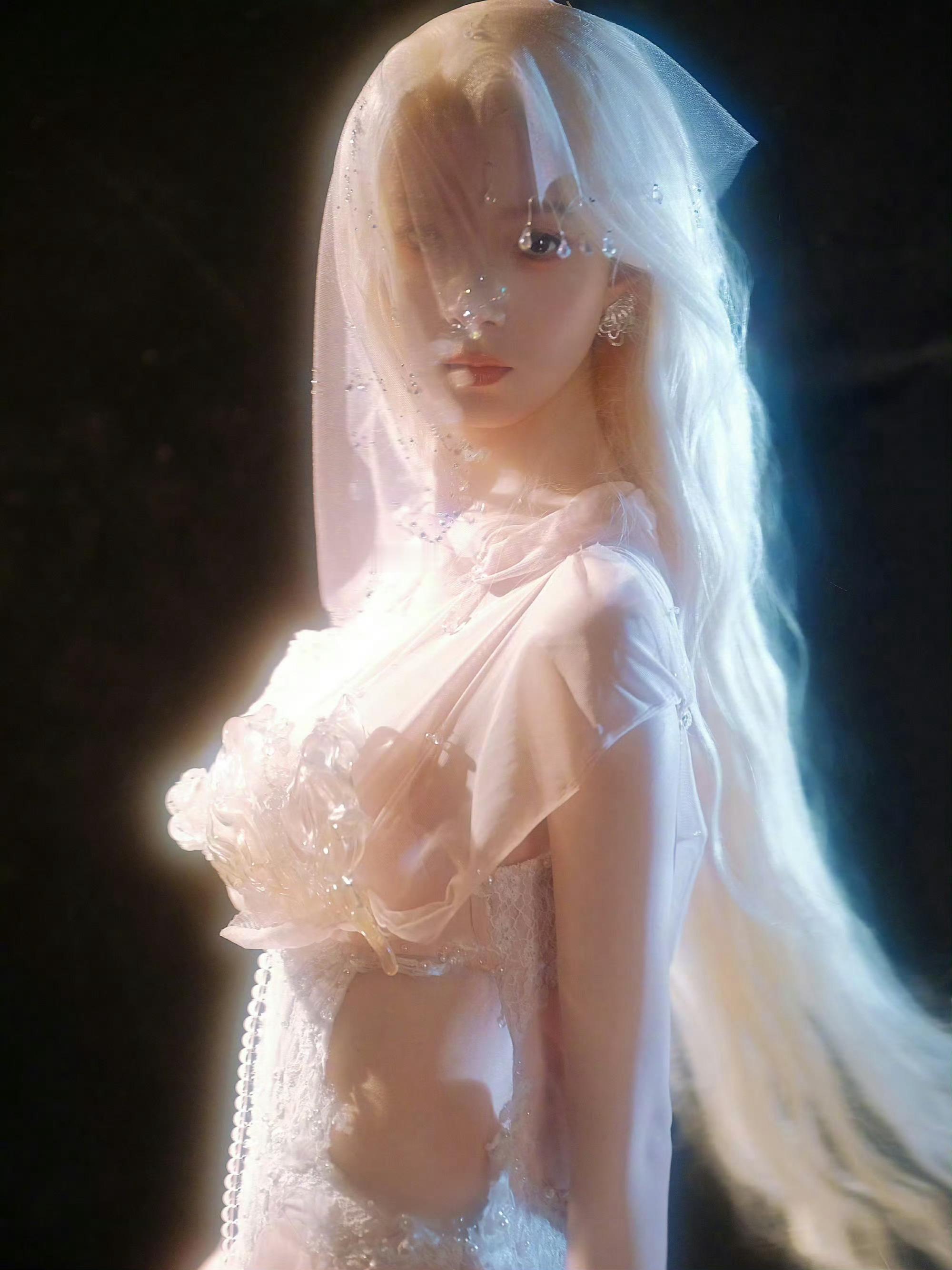 陈瑶金发美成啥了 妈妈我好像看见仙女了！陈瑶的金发造型美到让人失语，自己过生日还