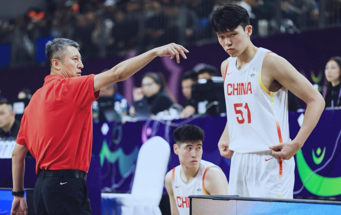 郭士强不会用人吗？杨瀚森NBA夏联爆砍18分10篮板5助攻，投篮8中7，正负值+