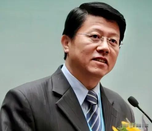 赖清德不肯认错！这场席卷全台的毒油风波，让无数老百姓惶惶不安。上千所学校的学生、