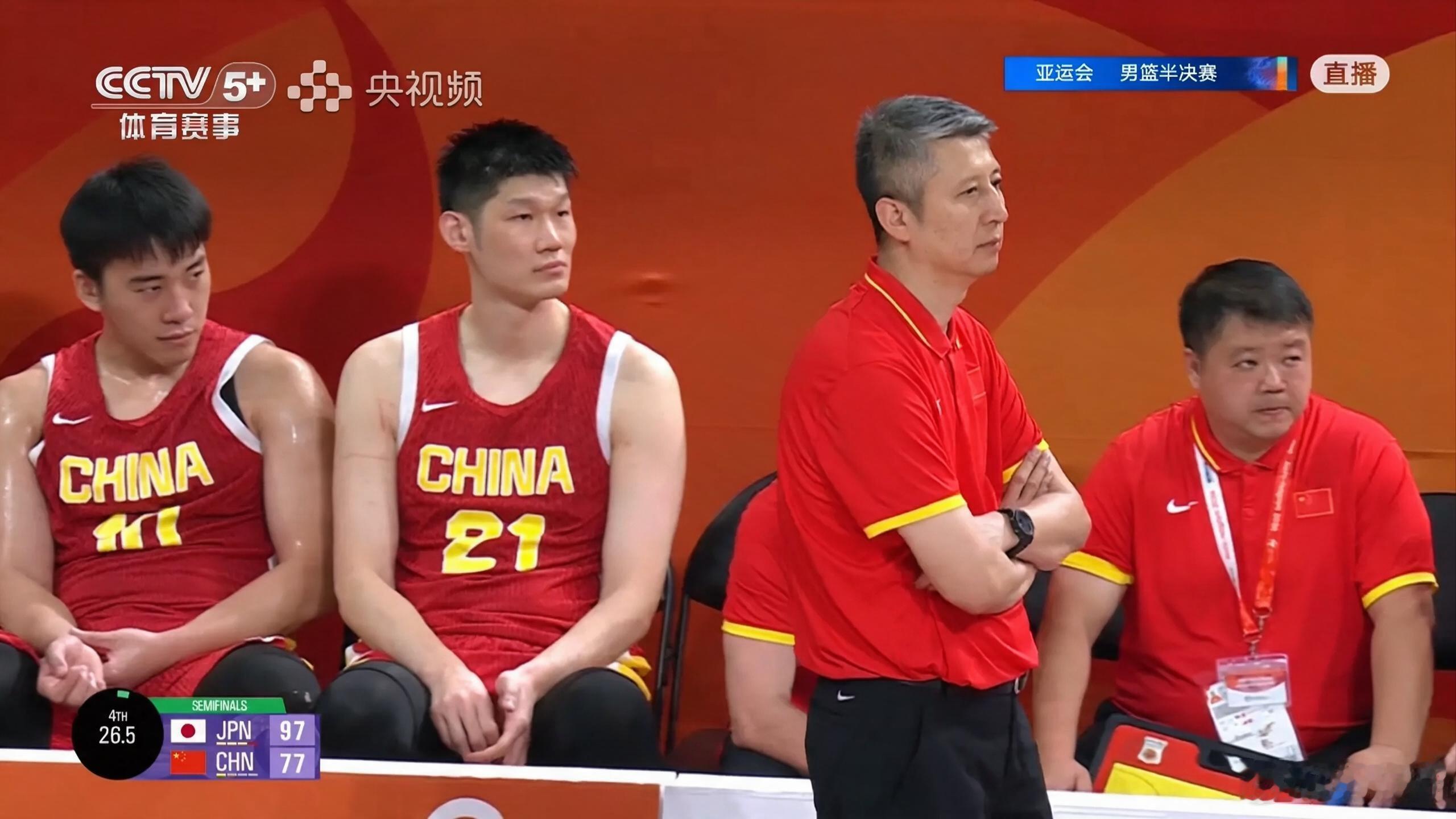 要不是末节大秋站出来5中5，这分差就要奔40分去了...无论对方是一队还是二队，