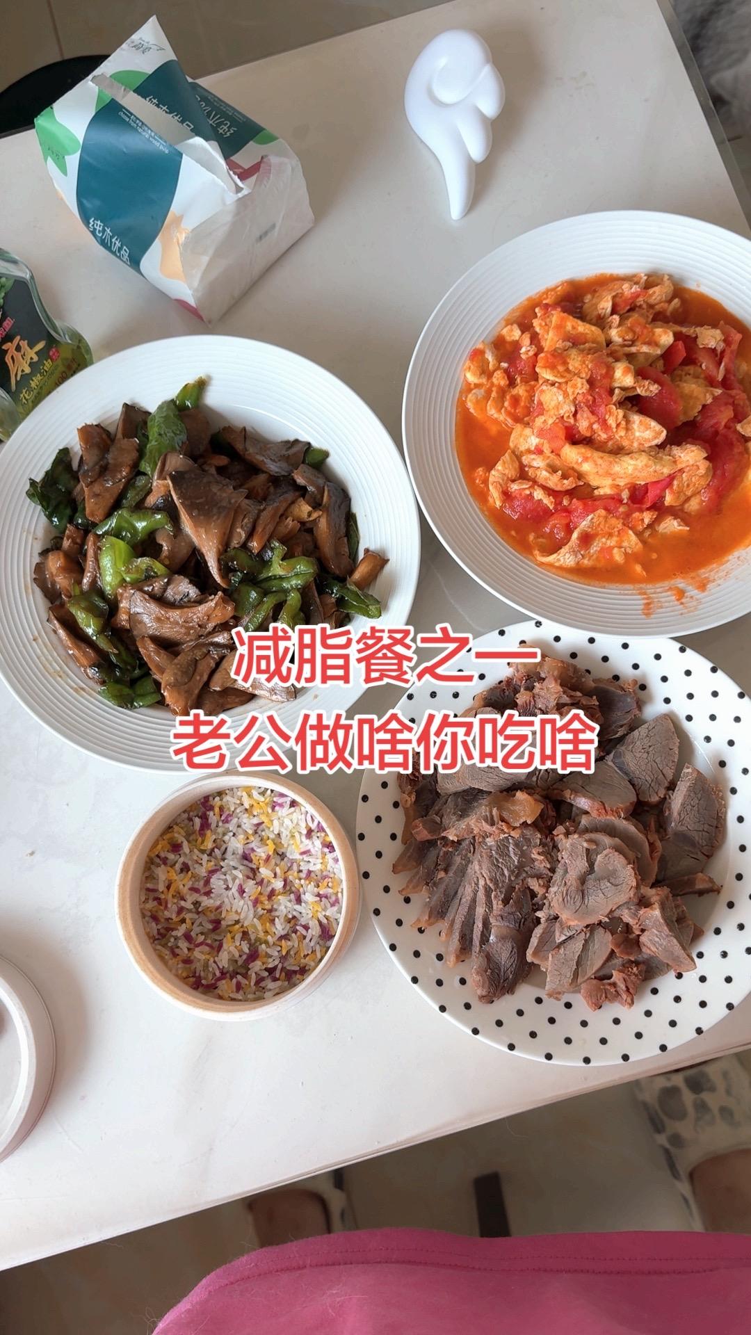 今日要求，清汤寡水😅也就这样了！今日午餐 自己做饭营养又健康 平平淡淡小日子 