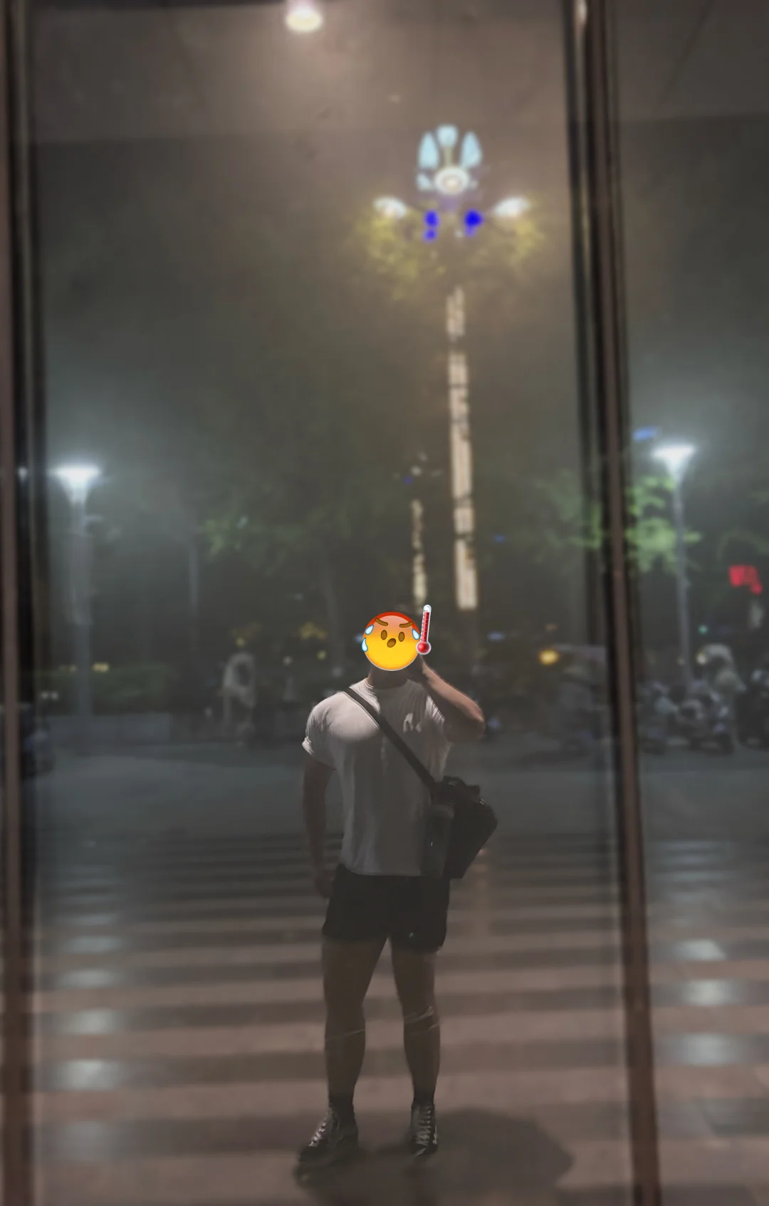 胸肌厚到包住锁骨了….