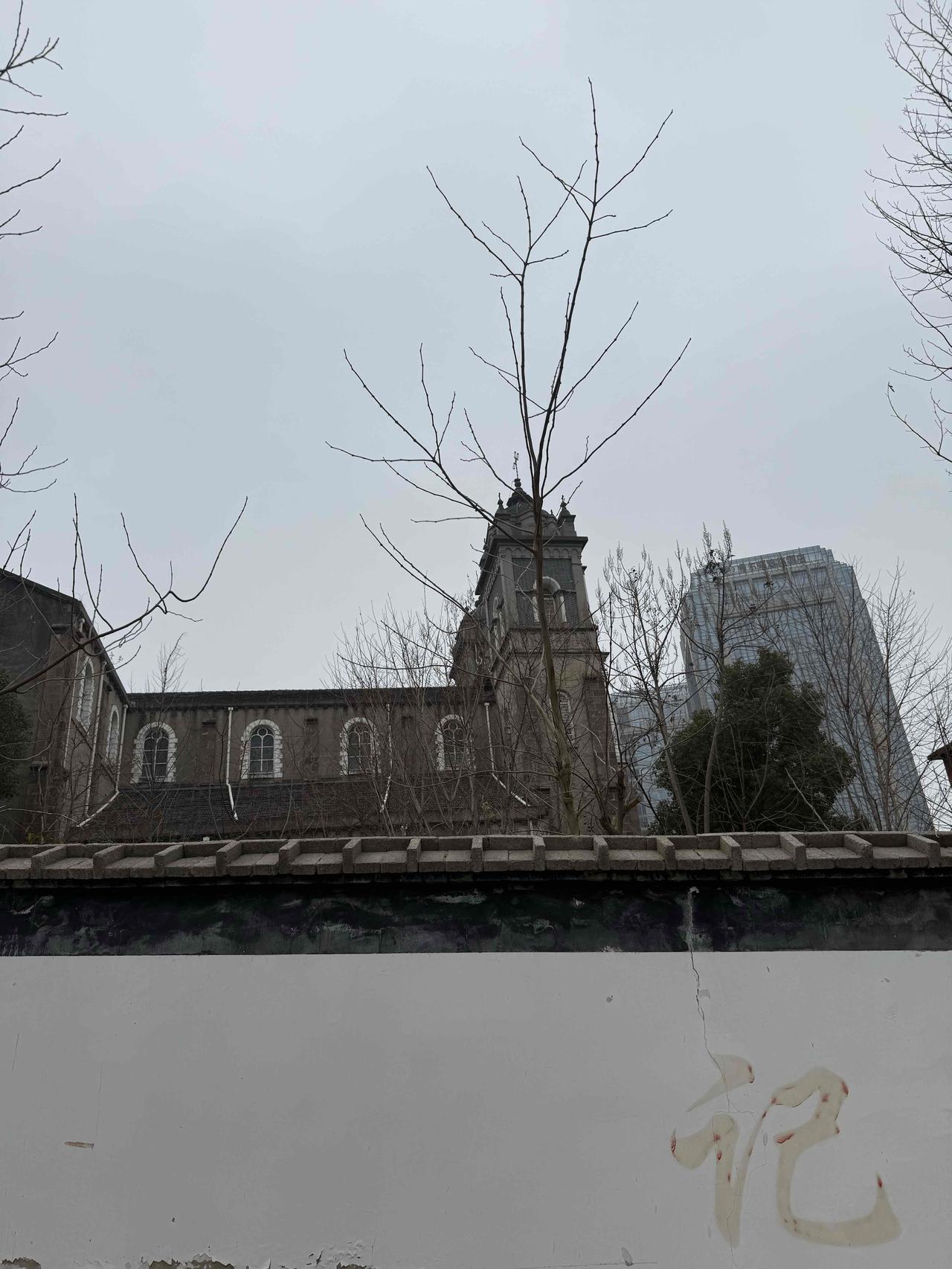 拍一张图片证明你去过的地方芜湖，一座很有年代感的教堂