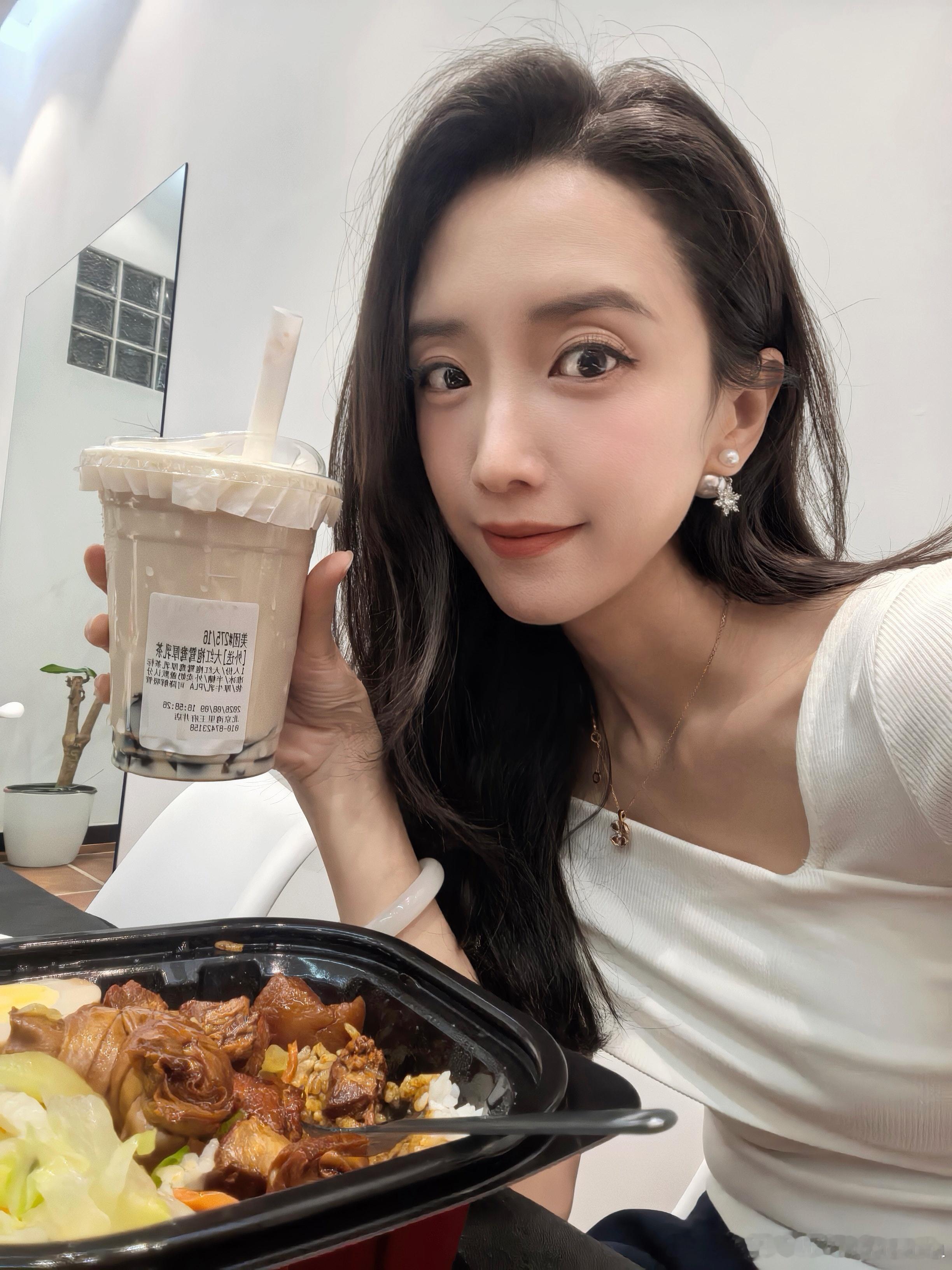这个点喝奶茶，感觉自己很狂啊