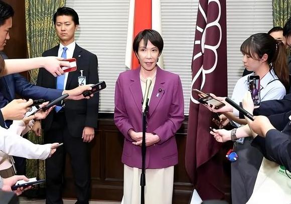 日本传来消息 ，

2026年8月7日，日本内阁突然发布了一道命令，要对从中国和