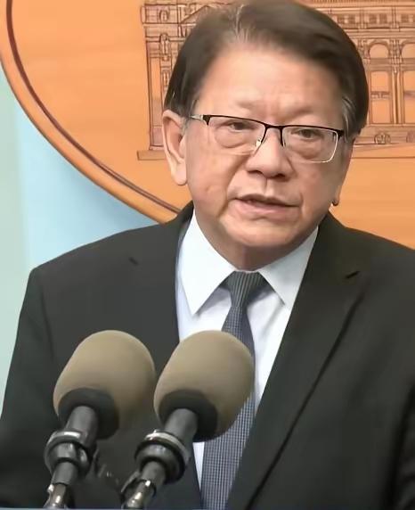 赖清德外访行程被迫取消，丢人丢大了。
台湾地区伪当局还有脸举行记者会，怪东怪西，