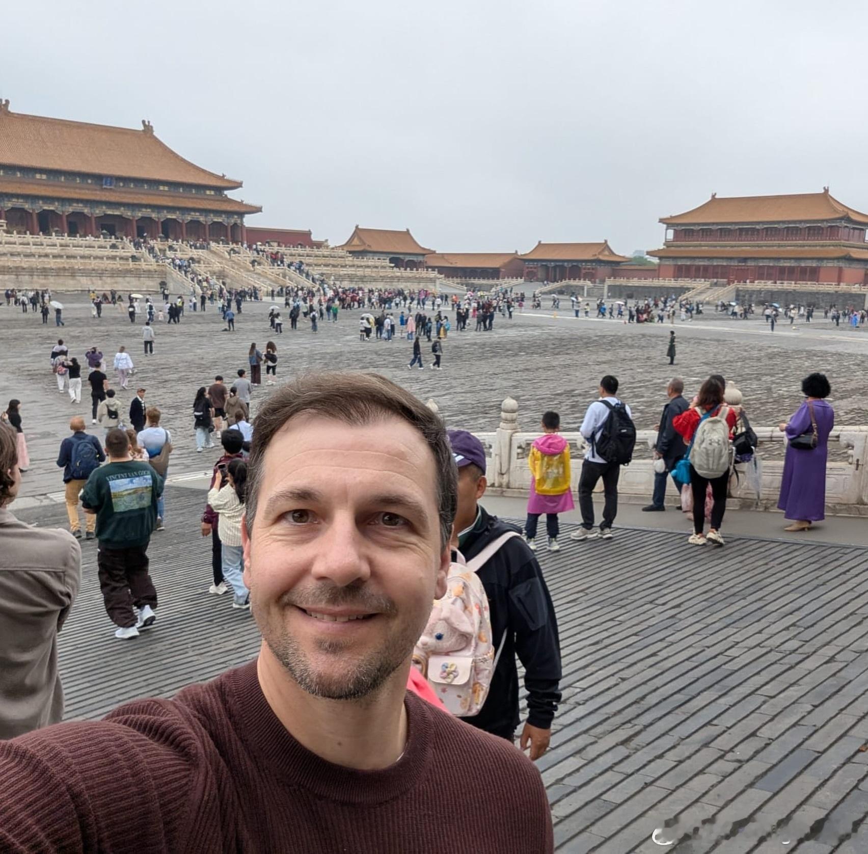 波尔：在中国玩得非常开心！🇨🇳 🖐️ 