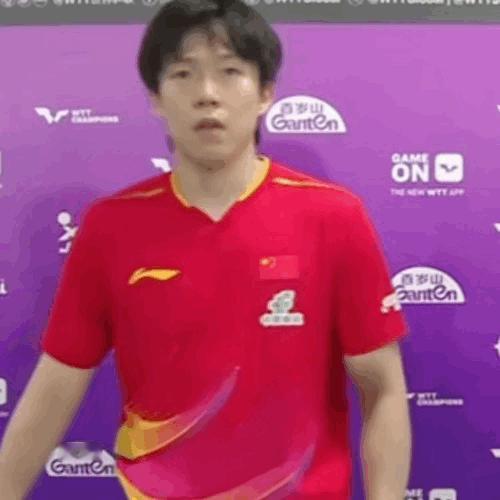 王楚钦vs吴晙诚 整理发型[黄鸡大笑] ​​​