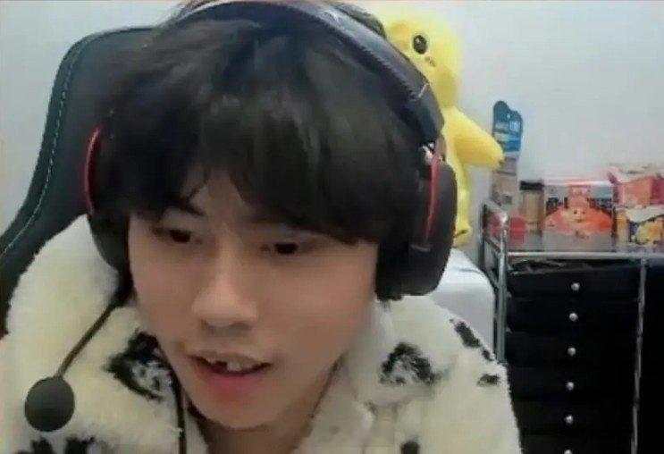 门牙咋没了？打完德杯Ale开播露脸牙齿貌似掉了一颗这个看起来真不是巧克力，或者海