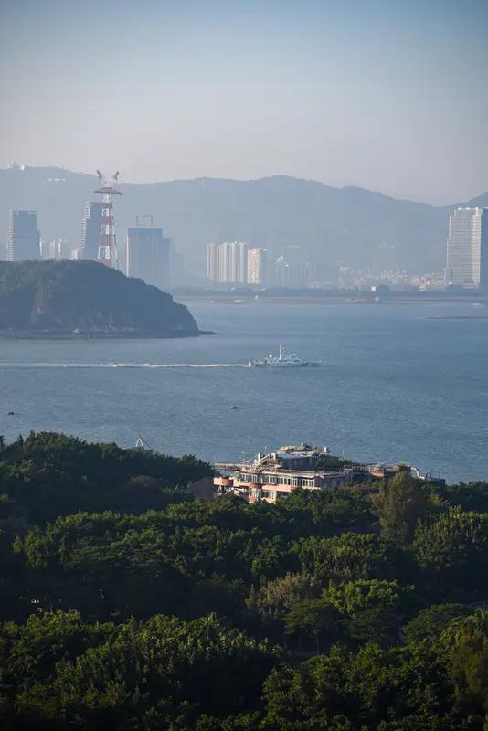 3月31日新华社称，外交部发言人毛宁31日在例行记者会上答问时说，经同有关方面协