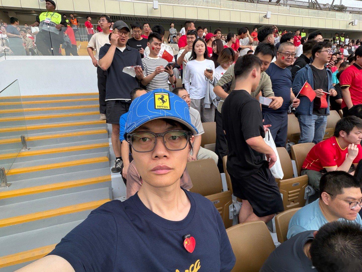 不知不觉理想AI眼镜戴了快三个月了，配的度数比我日常的林德伯格更高一些，下面几个