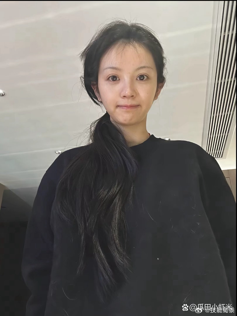 大眼萌妹田曦薇，脸型流畅，五官精致有辨识度，还真是老天爷赏饭吃。 