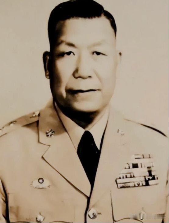 1949年蒋介石密令炸平青岛，军长闭门私语一句话，保住一座百年名城
 
1949