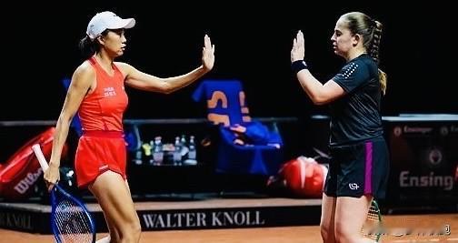 WTA500斯图加特站女双半决赛告一段落，张帅与去年本站女单冠军奥斯塔彭科组成的