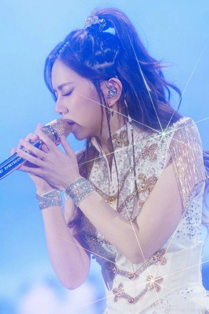 #邓紫棋四次鸟巢演唱会嘉宾# 解锁的不仅是四连开鸟巢演唱会，更解锁了邓紫棋在巡演