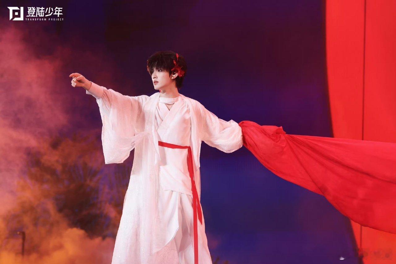TOP渴望就可能青岛限定舞台珍藏青岛限定舞台名场面！TOP登陆少年演绎《渴望就可