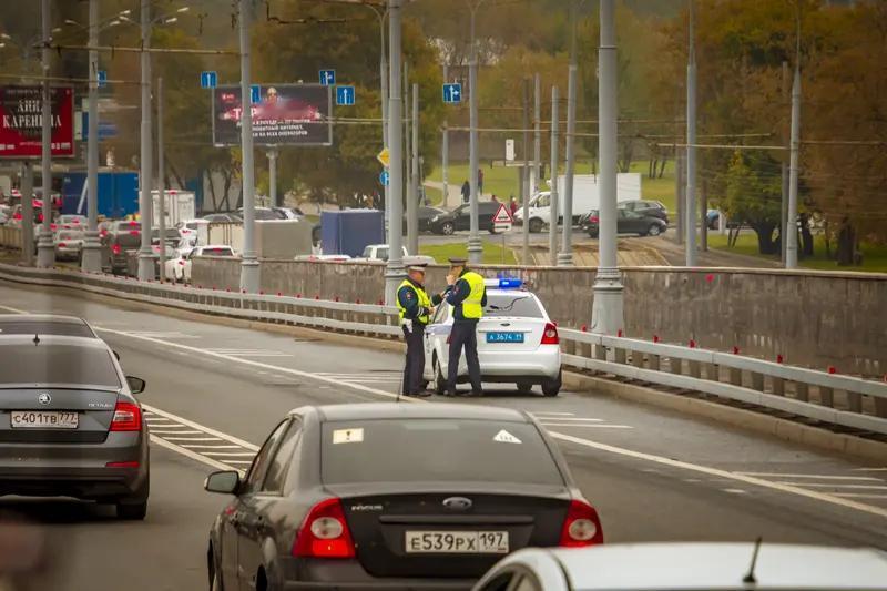 俄乌冲突最新战报：俄打击乌交通设施 乌打击俄炼油厂：17日，俄国防部称俄军控制第