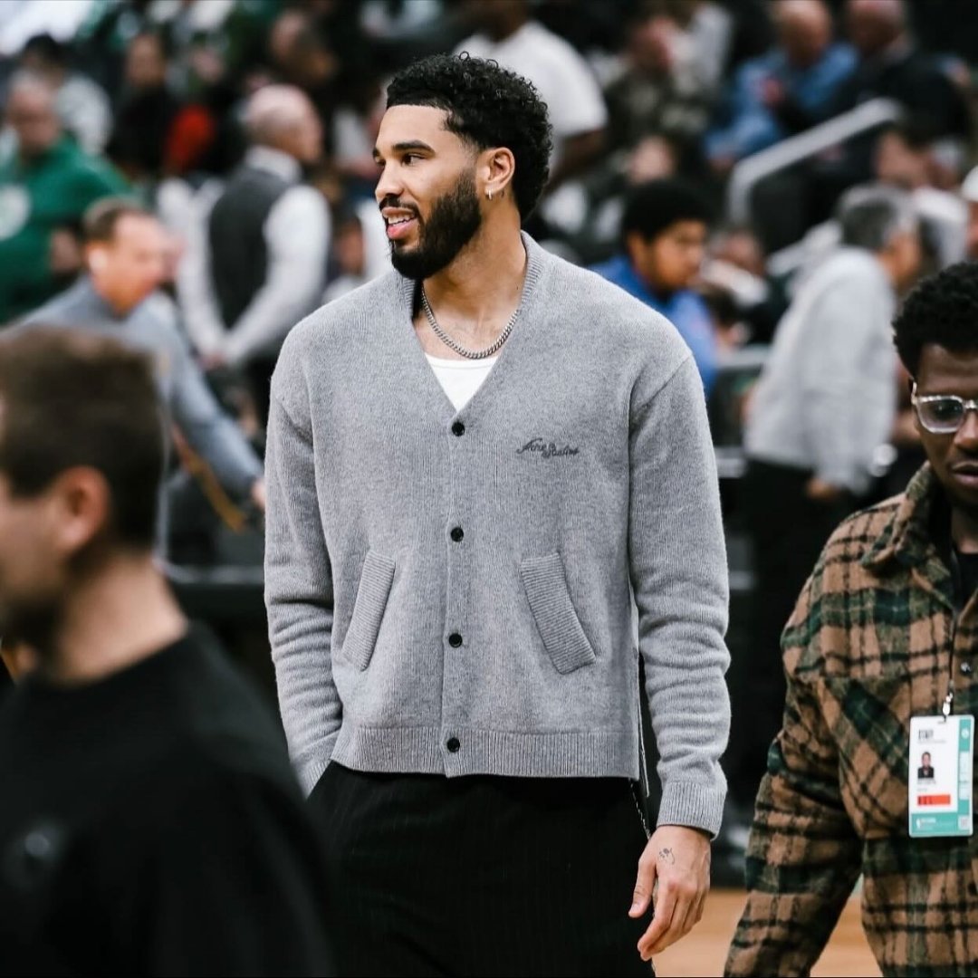 塔图姆社交媒体晒出近期的生活日常，随队征战几乎每场比赛的他，如今是把赛场暂且作为