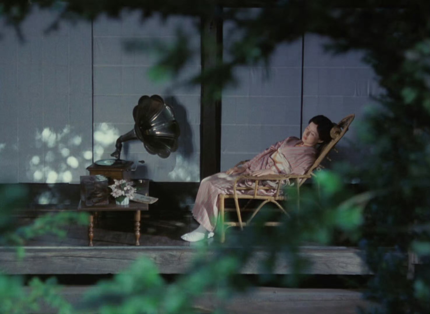 晚安🌙“记忆像被篡改的默片，我们都在扮演别人修改过的自己。”——《死者田园祭》