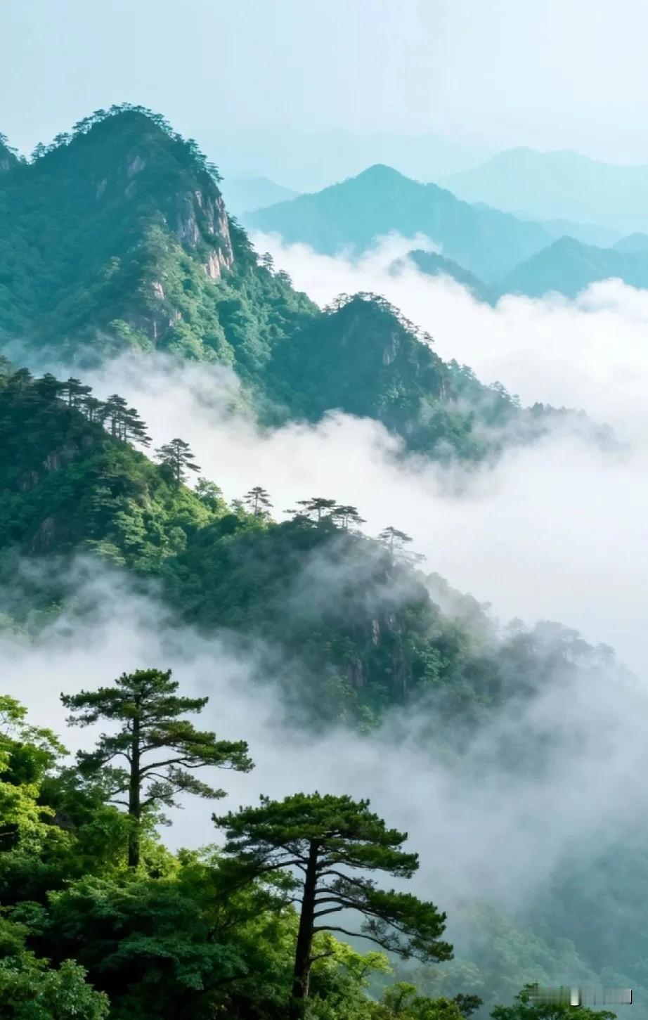 七律•汗水为何苦又咸
汗水缘何苦且咸，
生涯劳瘁意难安。
耕田烈日催筋力，
织锦