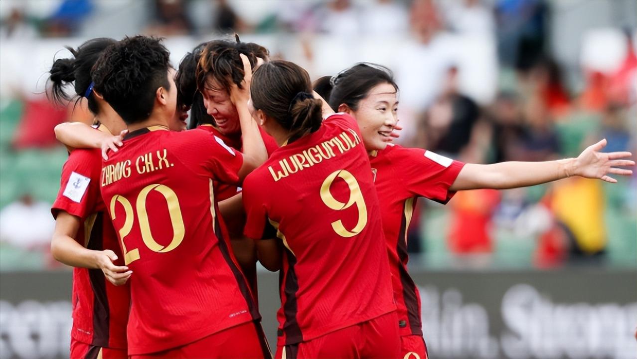 今晚18:00，女足亚洲杯半决赛迎来焦点战，中国女足对阵东道主澳大利亚，胜者晋级