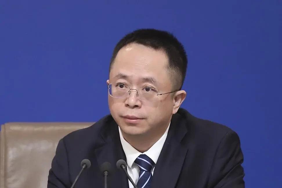 有人说990万拍下周鸿祎二手迈巴赫的人没付钱，周鸿祎在群里爆了？

大家来猜猜看