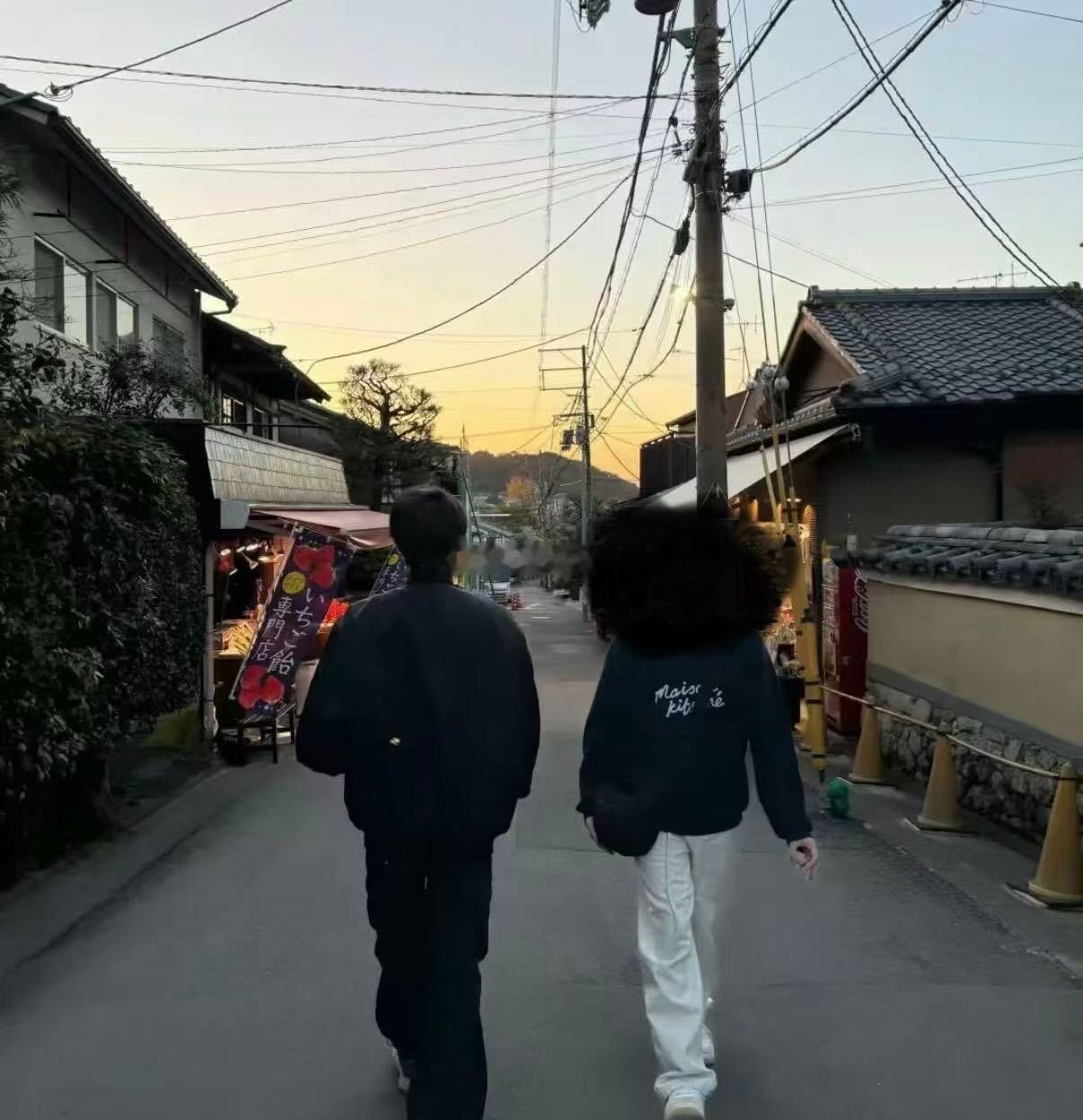 【🧹】四代男back又出来秀了 跟女solo一直稳定幸福下去了吗 衣品一直都这