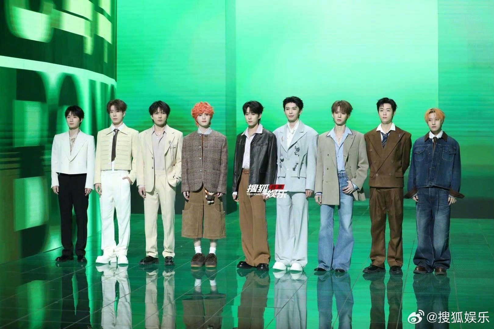 十个勤天红毯生图状态十个勤天微博之夜红毯生图状态 