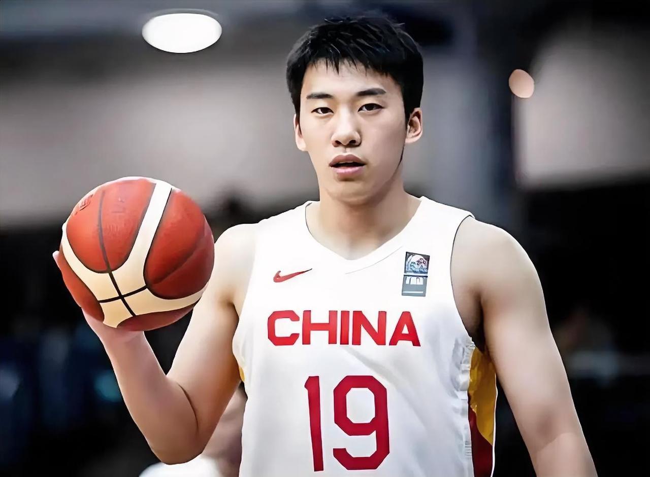 王俊杰能够成为中国男篮最佳前锋，这四个人对他的成长帮助太大了！

1、王风雷：王