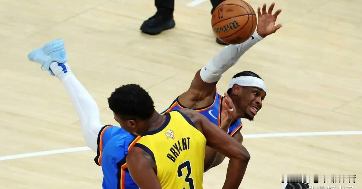 打着打着亚历山大又要成得分王了，并且一数据可能成为历史第十人！
本赛季，亚历山大