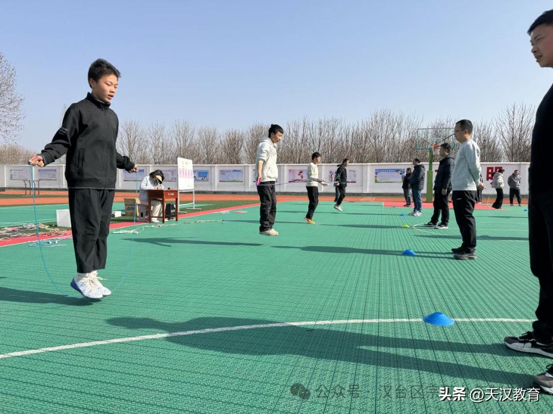 近日，汉台区宗营九年制学校冬季小型趣味运动会在南北校区学校运动场顺利举行。本次运