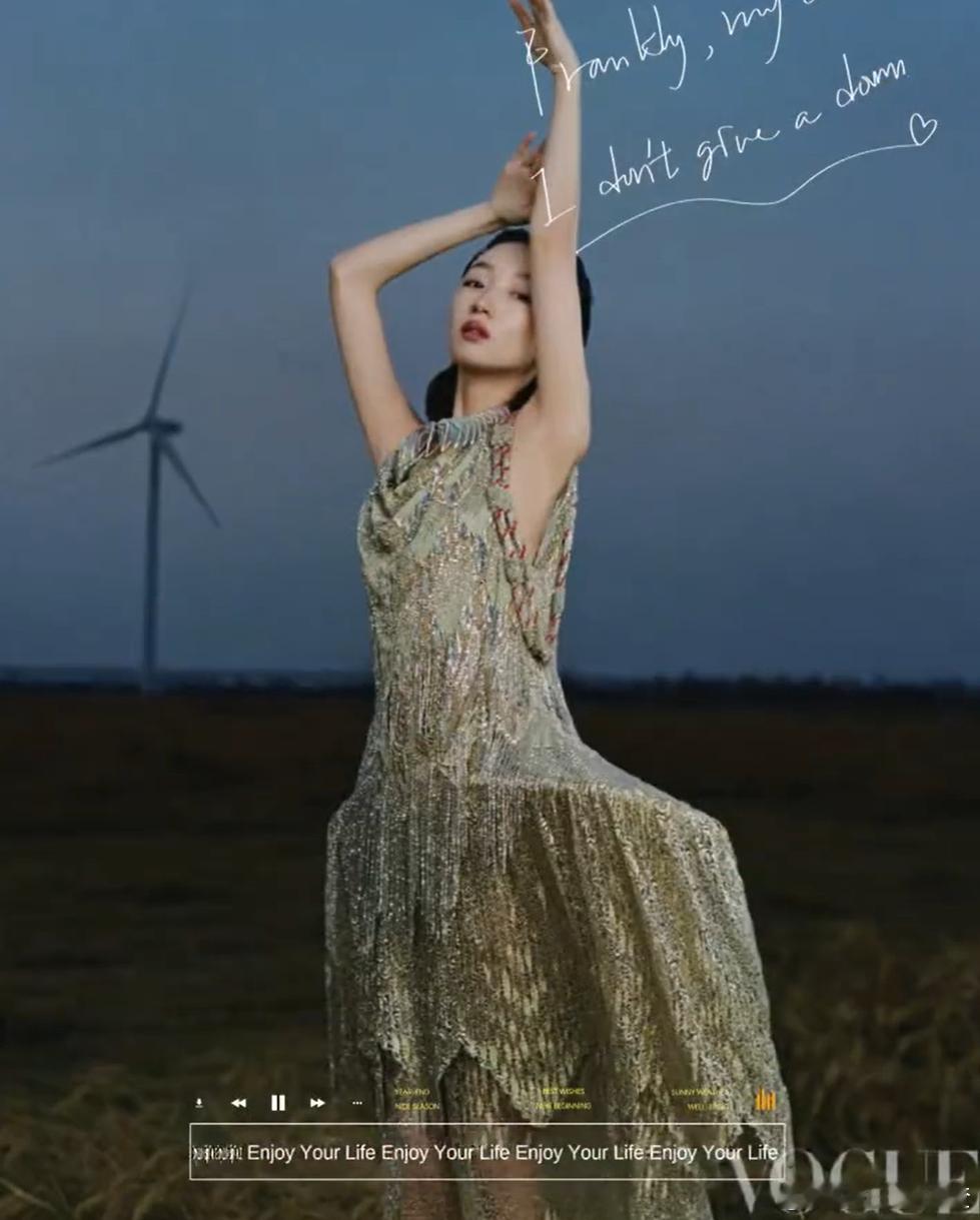 周冬雨VOGUE六月封面 原来真的有人能够拥有这么浓烈的时尚表现力，周冬雨VOG