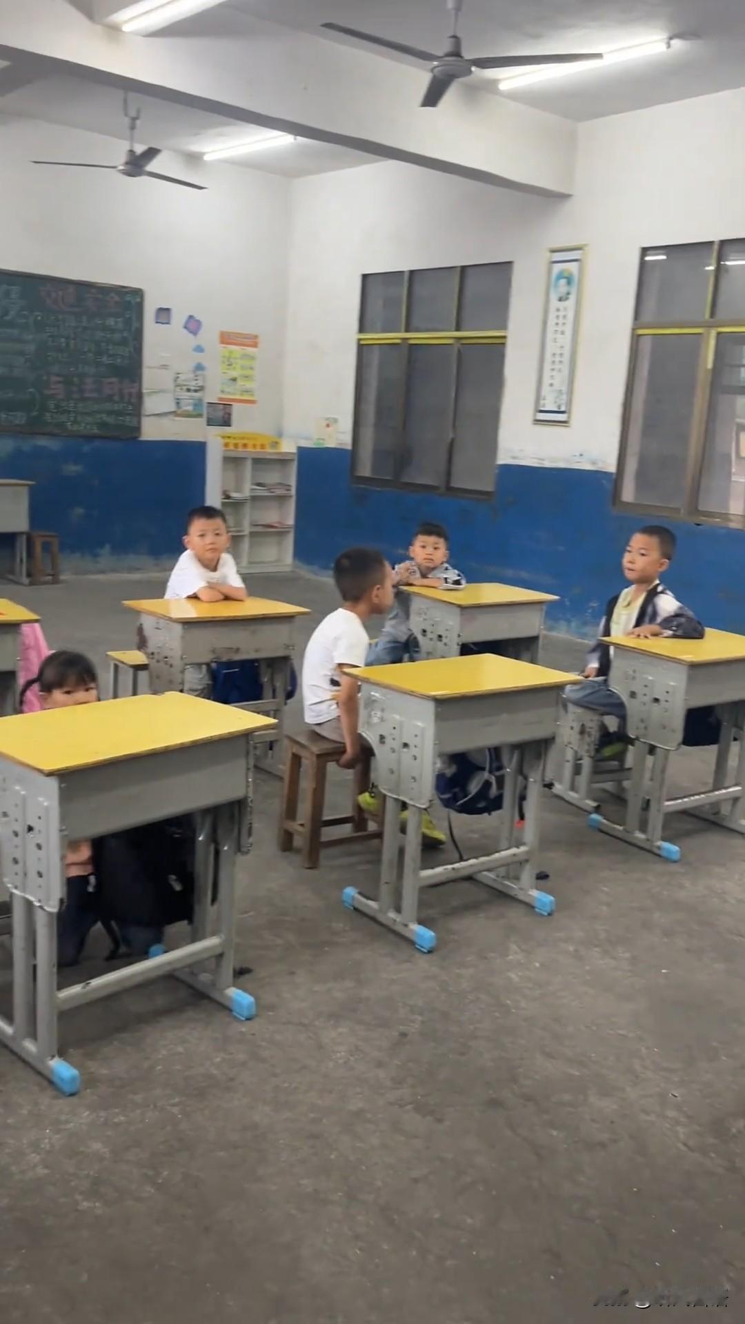农村学校现状，小学一年级一个班6个人。