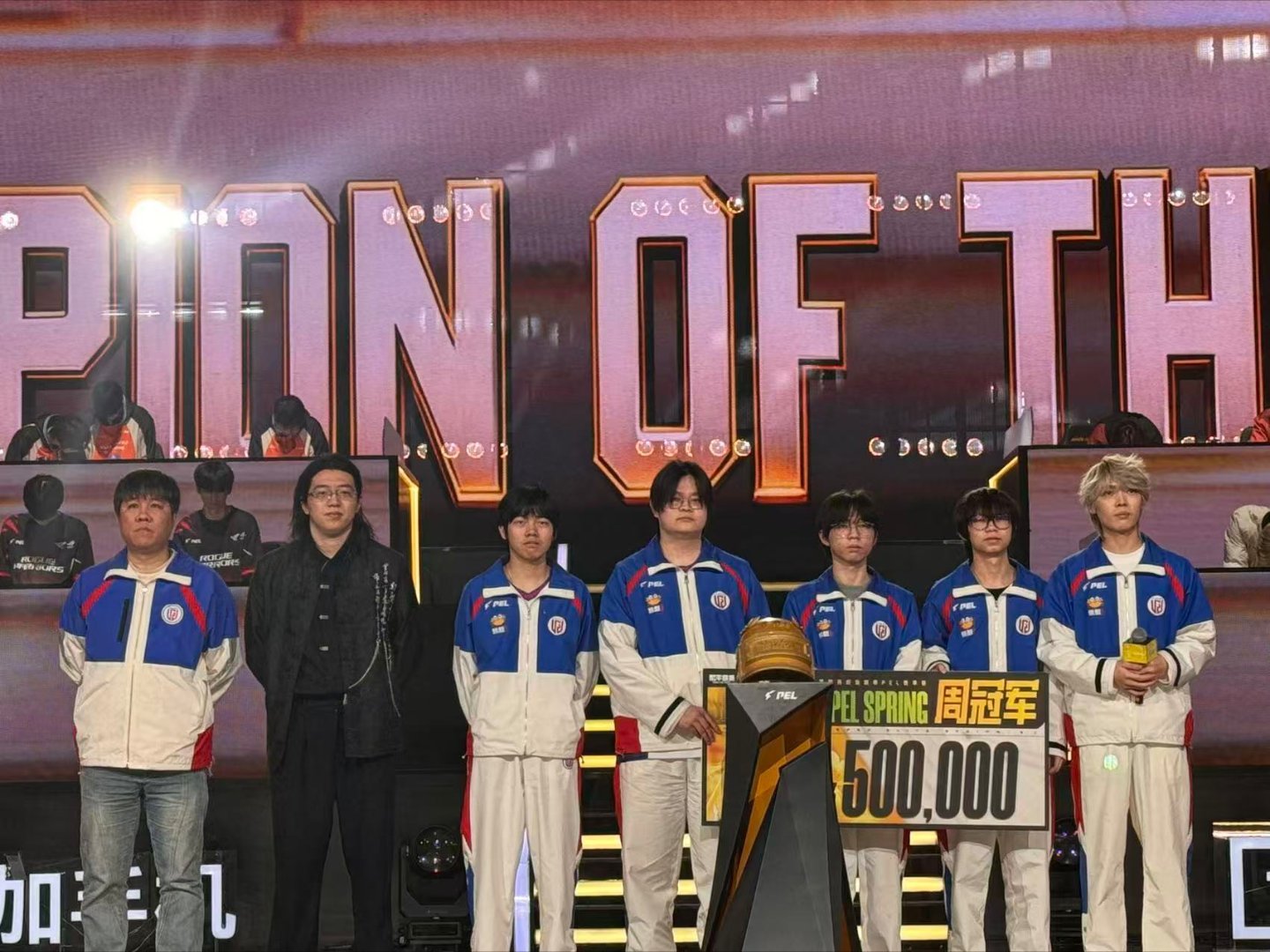 花傲天说LGD周冠只是起点LGD第四周周冠军花傲天说得对，LGD的周冠，从来都不