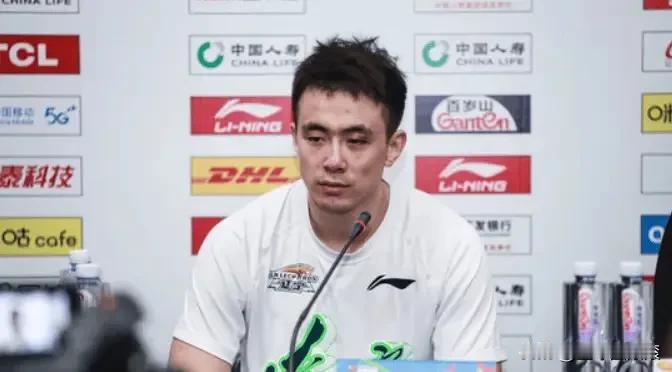 虽然辽宁队继续大比分输球，但是赵继伟、韩德君、李晓旭已经拼尽全力！
虽然纪伟在发