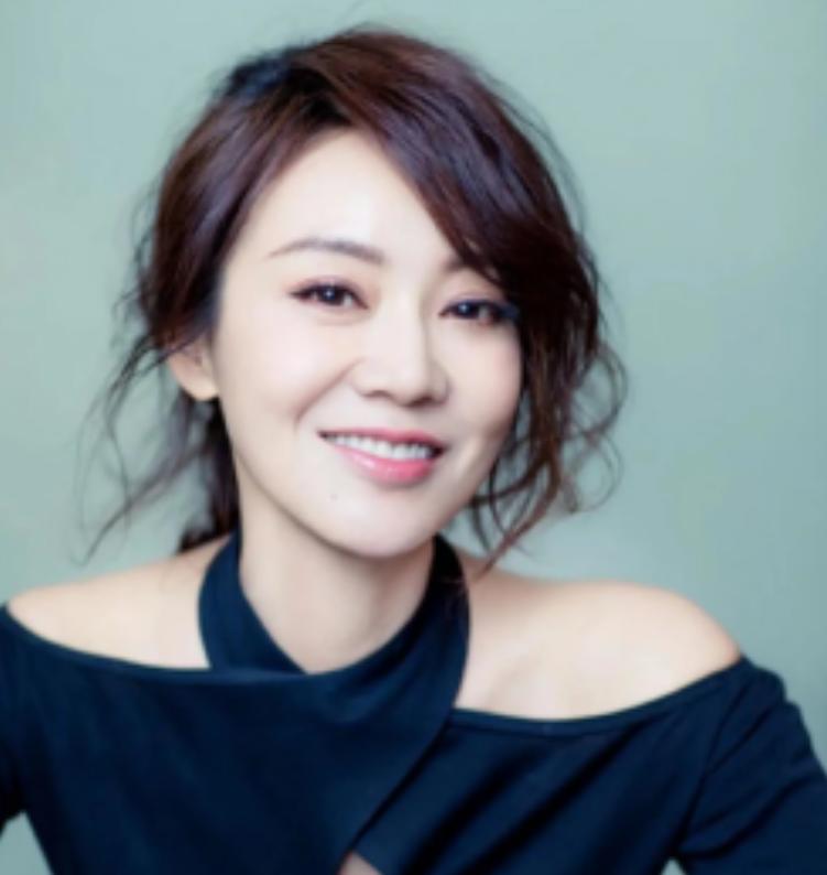 震惊！闫妮离婚17年零瓜葛 前夫净身出户留百万 竟藏这秘密
 
2004年娱乐圈