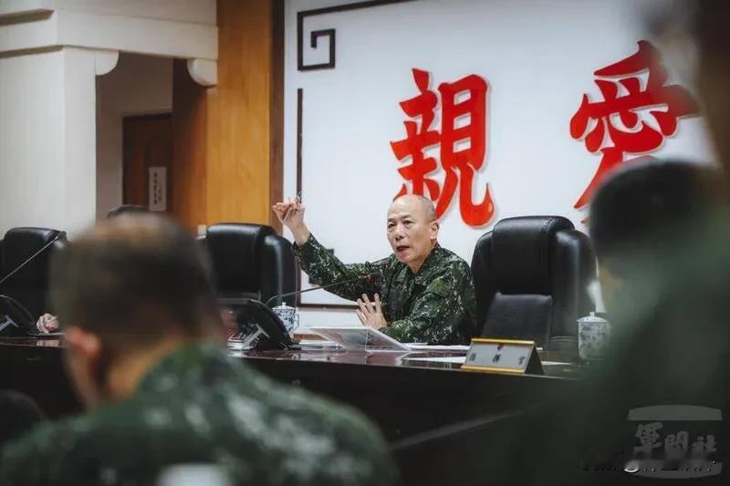 给台军送温暖？
又有大陆无人机飞到金门上空撒传单，金门民众捡拾到了。
台军闻讯，