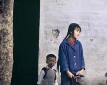 1978年，在部队当兵三年的我，已经做好了退伍的打算，没想到年底的时候，因为边境