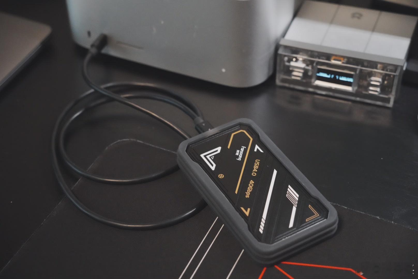 前几天去海南，丢了一个2T硬盘。住的酒店太多了，不知道在哪家丢的[允悲]我平时都